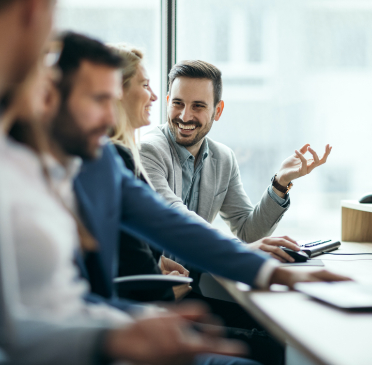 Meeting lachende Menschen